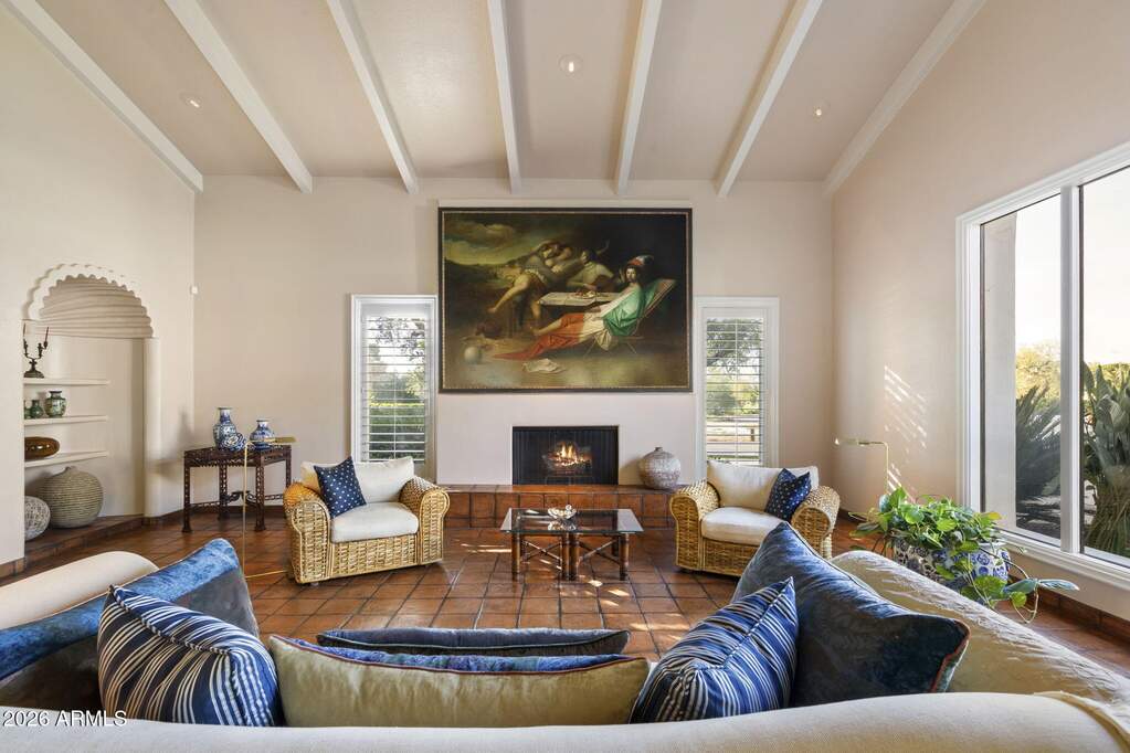 6 Bedroom Single Family Home/House's Image 7