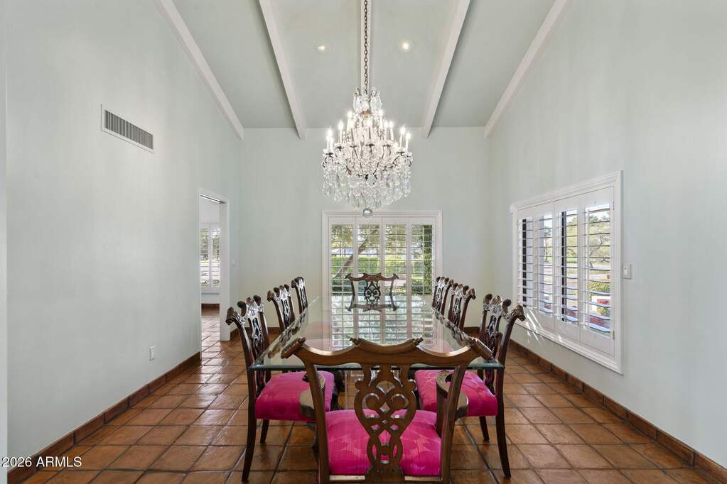 6 Bedroom Single Family Home/House's Image 10