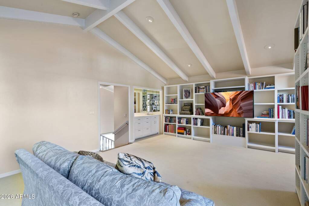 6 Bedroom Single Family Home/House's Image 20