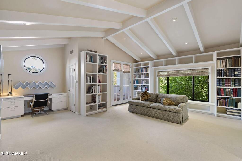 6 Bedroom Single Family Home/House's Image 21