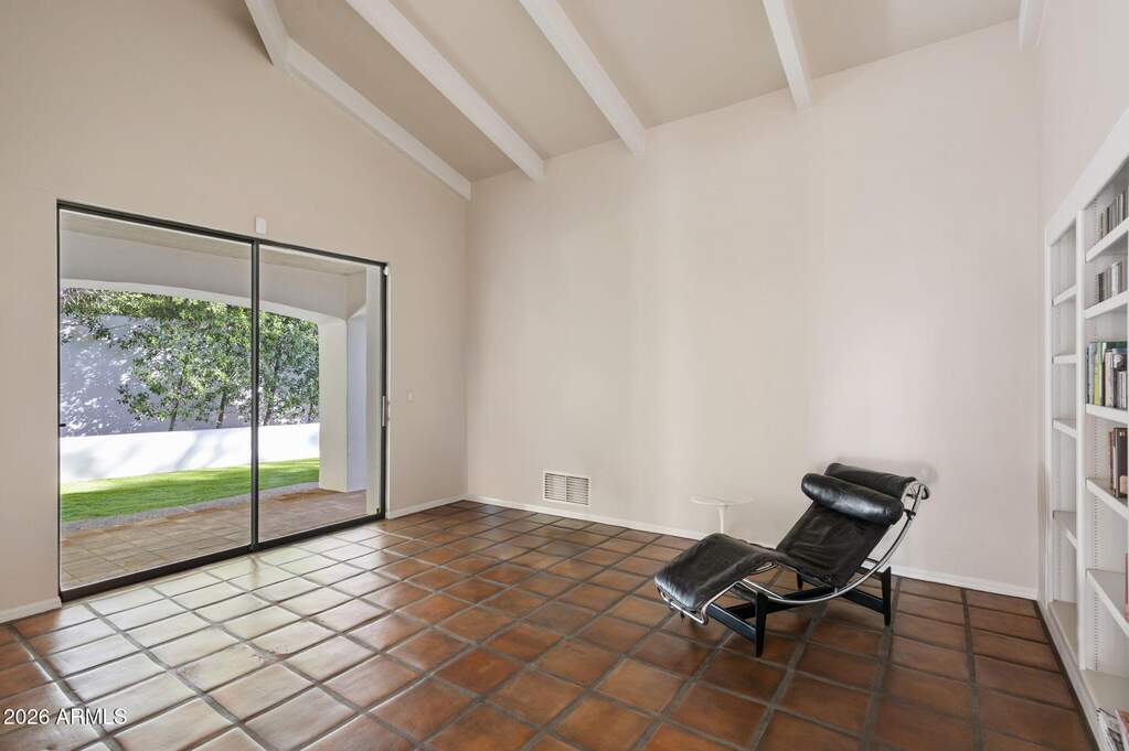 6 Bedroom Single Family Home/House's Image 30