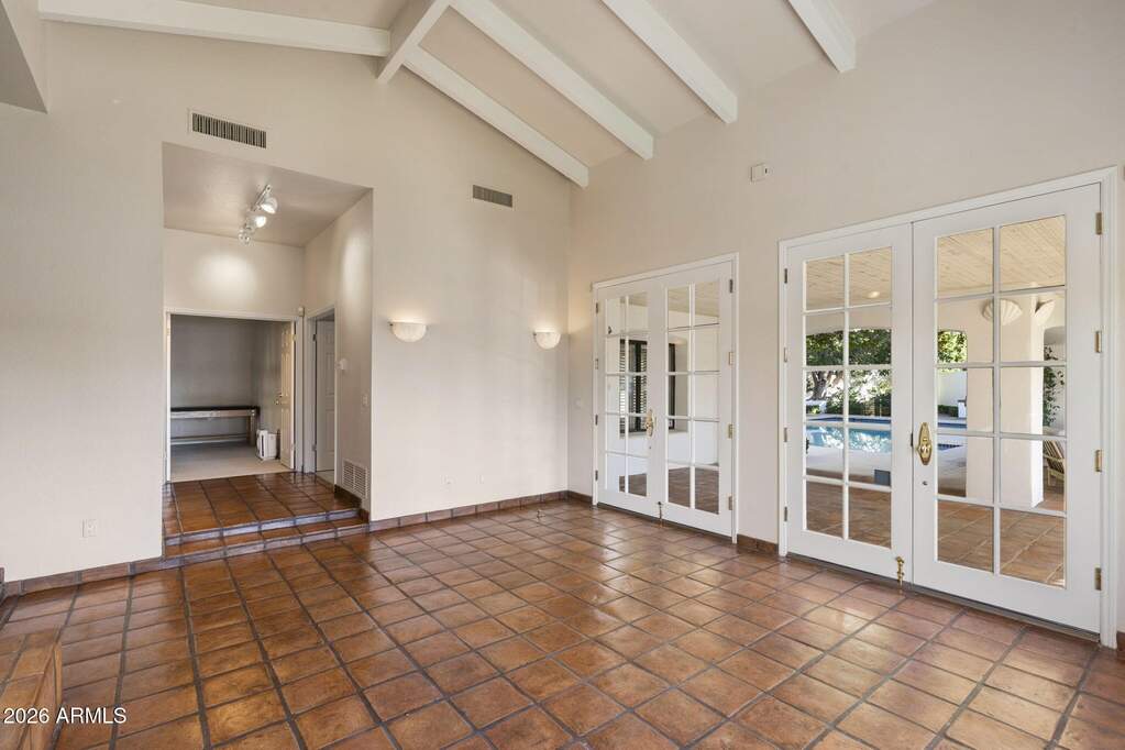 6 Bedroom Single Family Home/House's Image 37