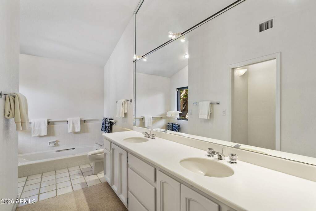 6 Bedroom Single Family Home/House's Image 44