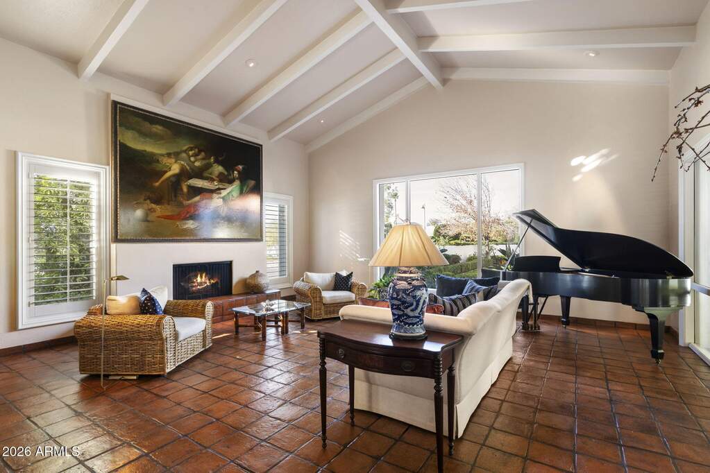 6 Bedroom Single Family Home/House's Image 6