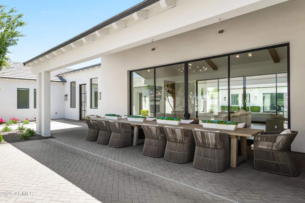 5 Bedroom Single Family Home/House's Image 12