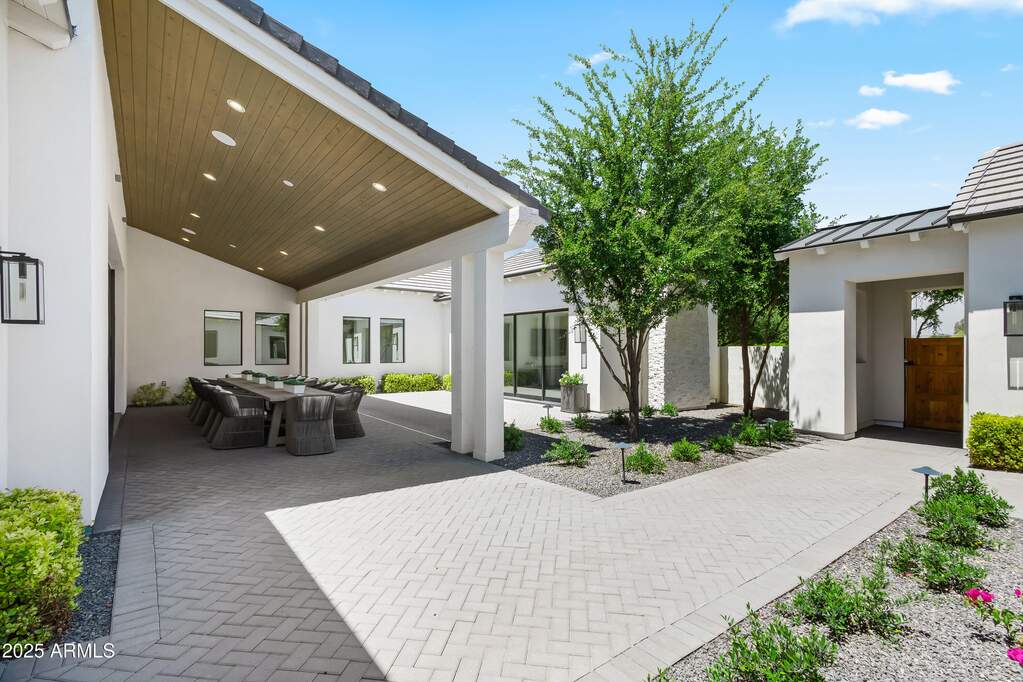 5 Bedroom Single Family Home/House's Image 13