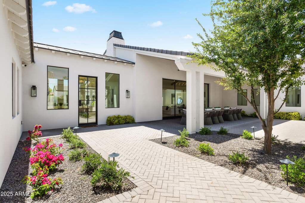5 Bedroom Single Family Home/House's Image 14