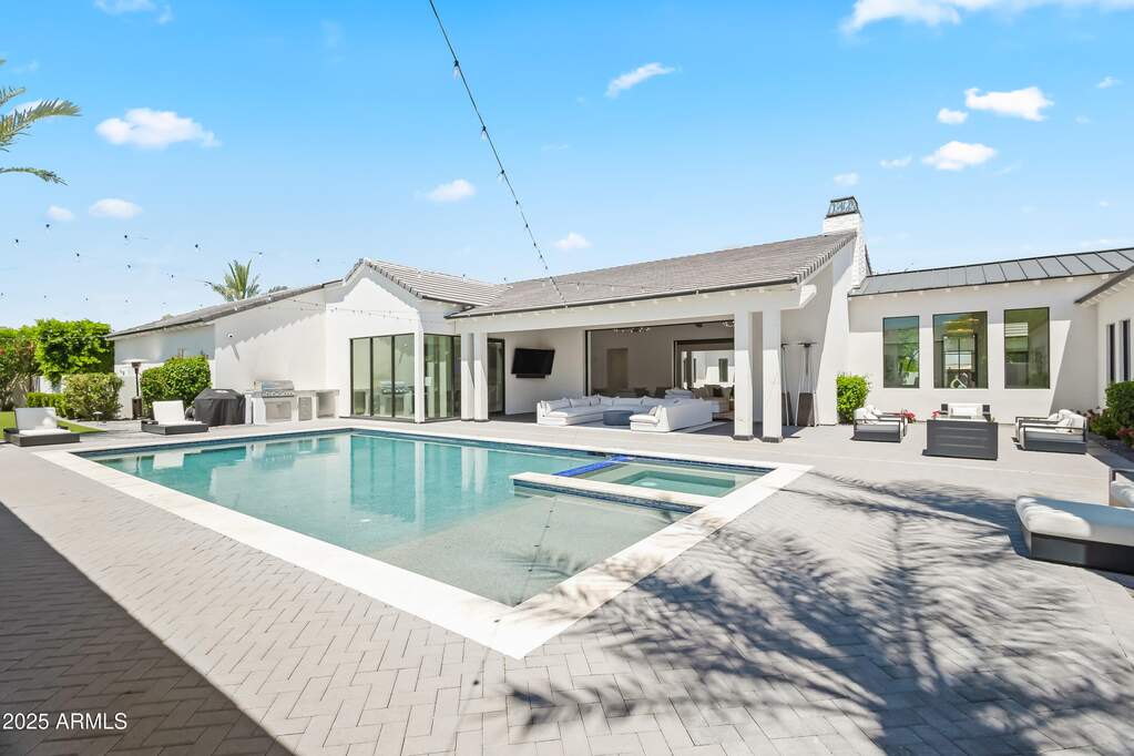 5 Bedroom Single Family Home/House's Image 27