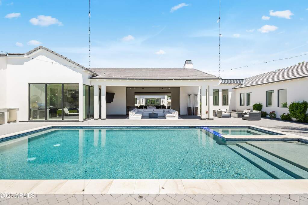 5 Bedroom Single Family Home/House's Image 29