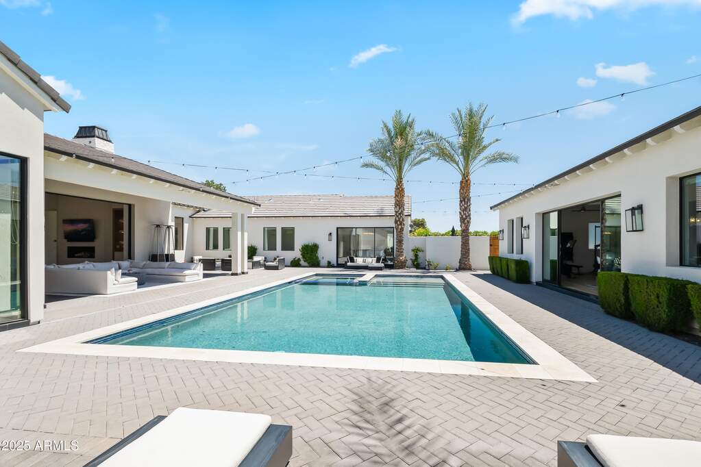 5 Bedroom Single Family Home/House's Image 30