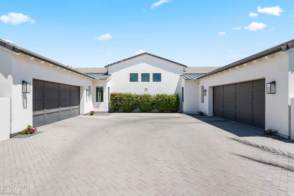5 Bedroom Single Family Home/House's Image 39