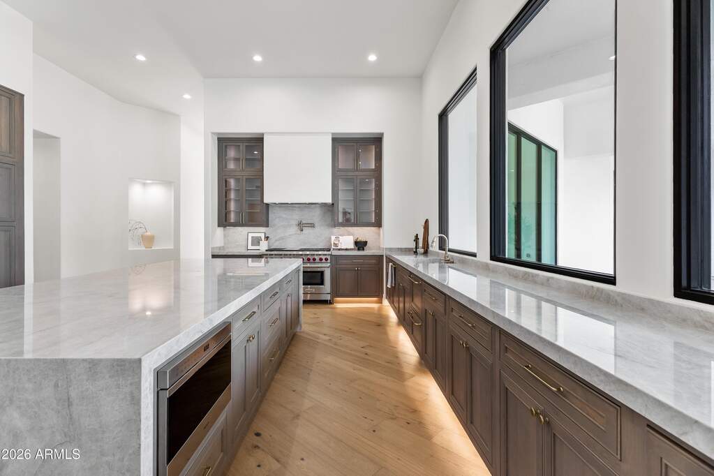 5 Bedroom Single Family Home/House's Image 7
