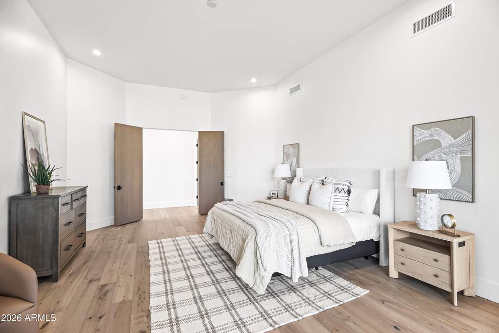 5 Bedroom Single Family Home/House's Image 11