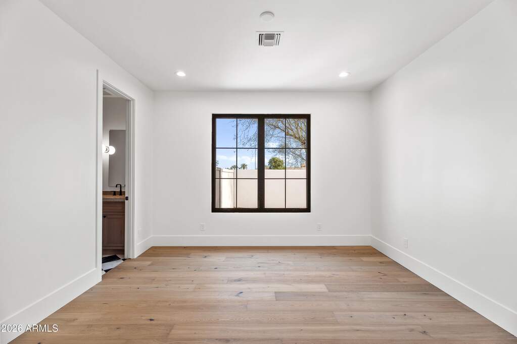 5 Bedroom Single Family Home/House's Image 19