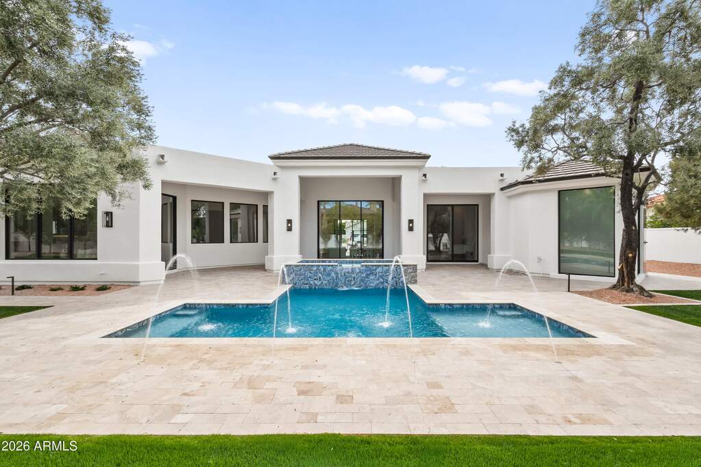 5 Bedroom Single Family Home/House's Image 29