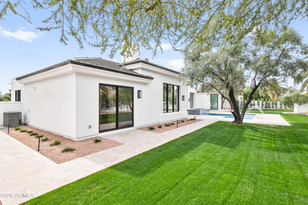 5 Bedroom Single Family Home/House's Image 32