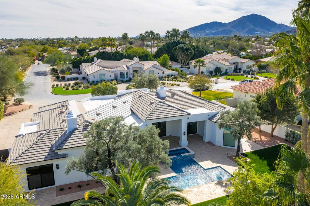 5 Bedroom Single Family Home/House's Image 34