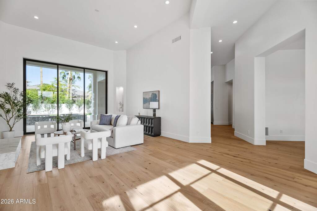5 Bedroom Single Family Home/House's Image 3