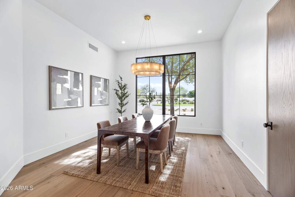 5 Bedroom Single Family Home/House's Image 4