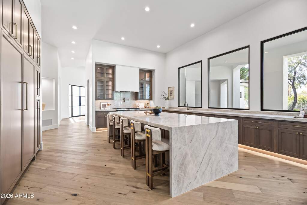5 Bedroom Single Family Home/House's Image 5