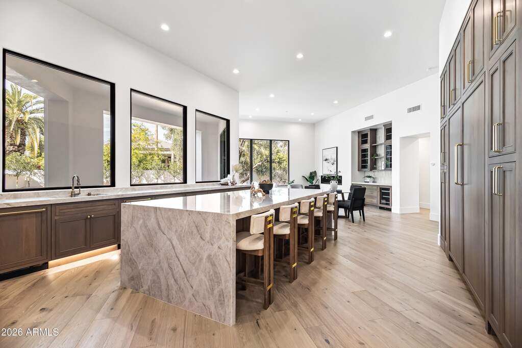 5 Bedroom Single Family Home/House's Image 6