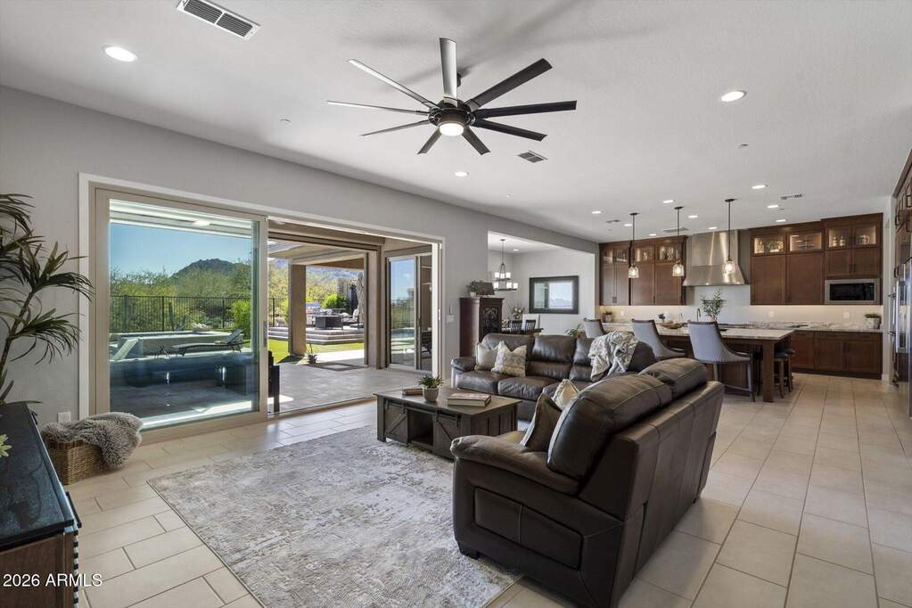 4 Bedroom Single Family Home/House's Image 3