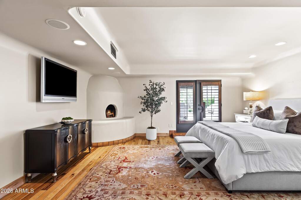 5 Bedroom Single Family Home/House's Image 7