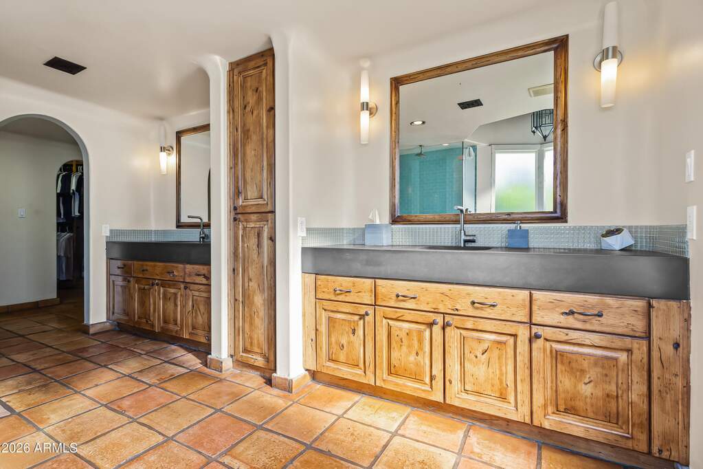 5 Bedroom Single Family Home/House's Image 8