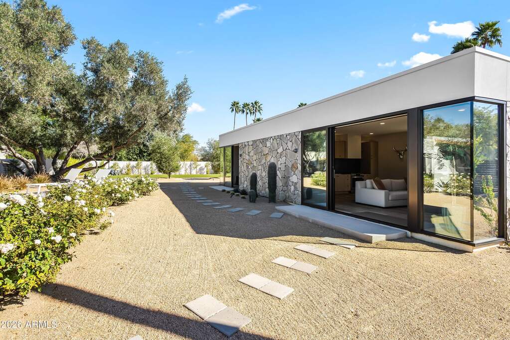 5 Bedroom Single Family Home/House's Image 17