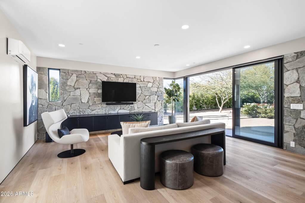 5 Bedroom Single Family Home/House's Image 18