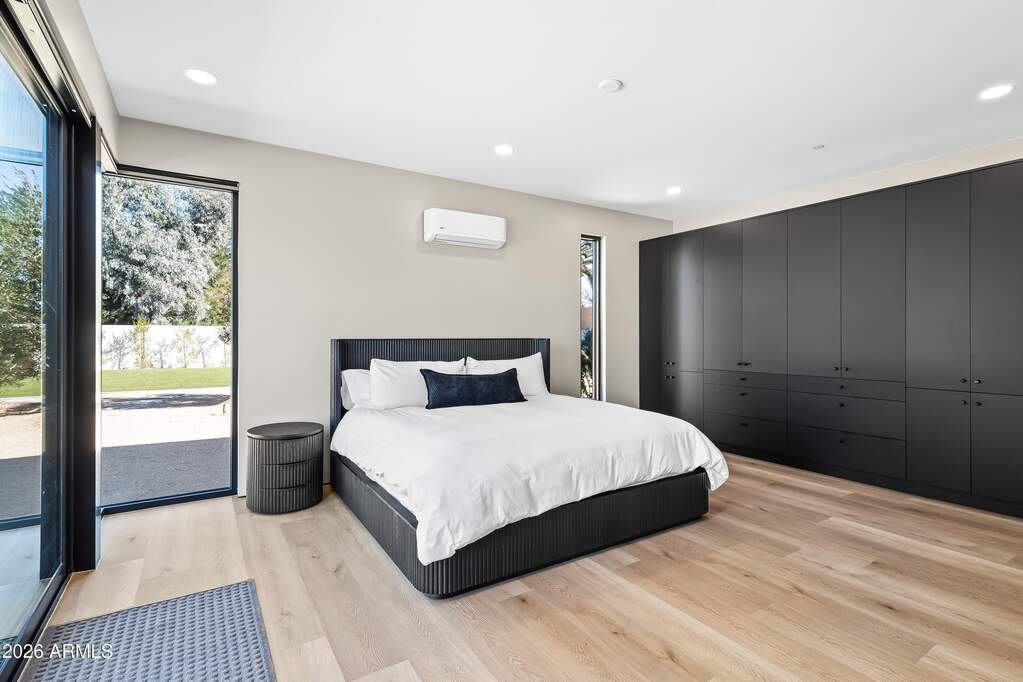 5 Bedroom Single Family Home/House's Image 21