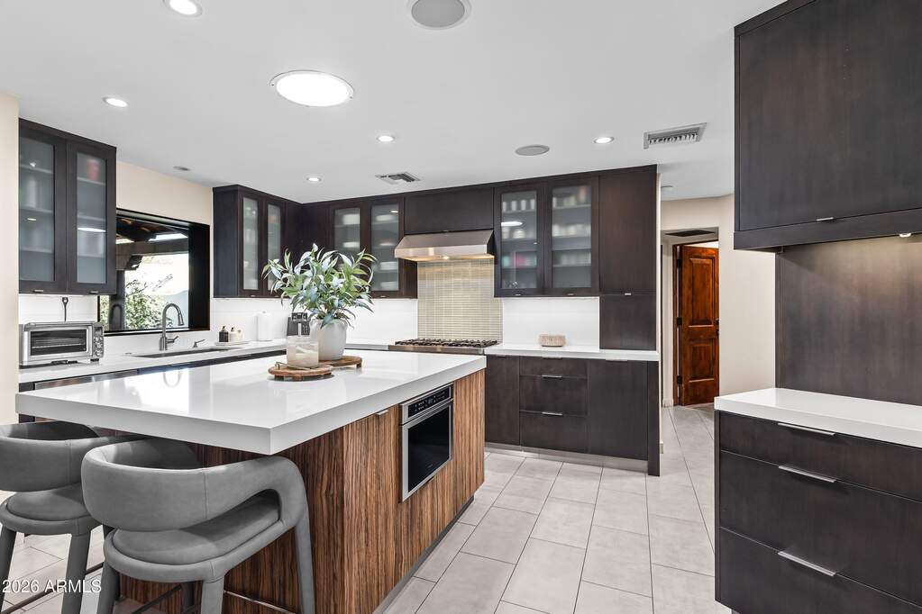 5 Bedroom Single Family Home/House's Image 4