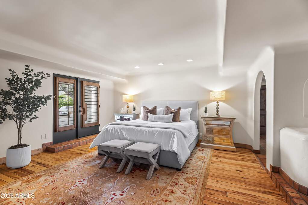 5 Bedroom Single Family Home/House's Image 6