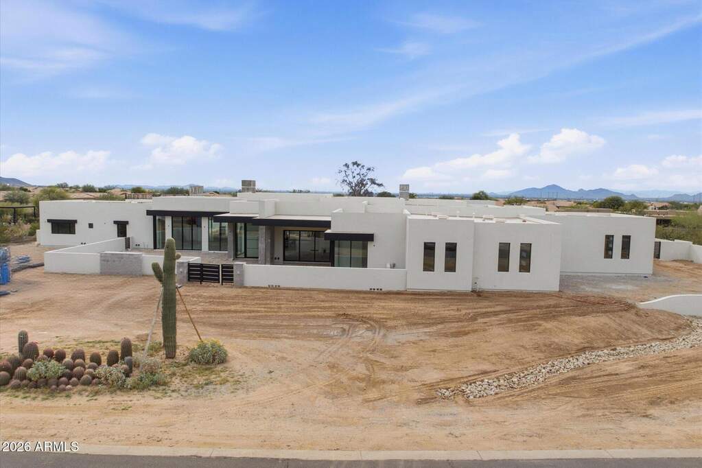 5 Bedroom Single Family Home/House's Image 13
