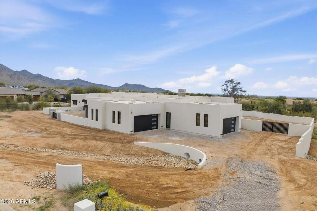 5 Bedroom Single Family Home/House's Image 14
