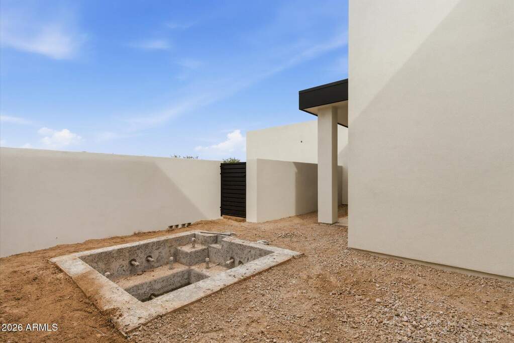 5 Bedroom Single Family Home/House's Image 39