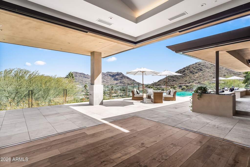 5 Bedroom Single Family Home/House's Image 7