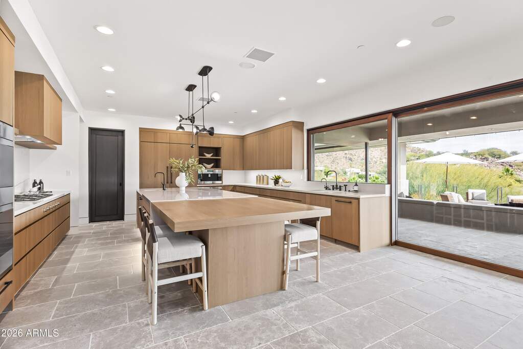 5 Bedroom Single Family Home/House's Image 10