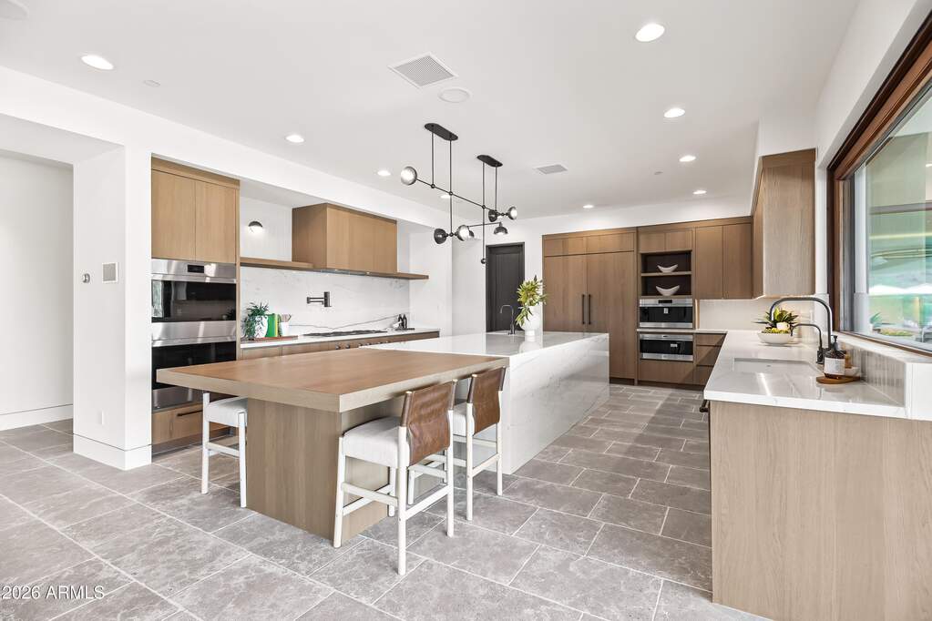 5 Bedroom Single Family Home/House's Image 11