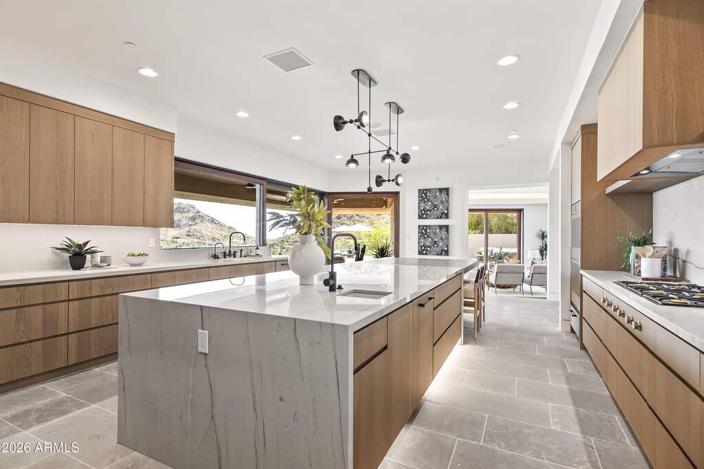 5 Bedroom Single Family Home/House's Image 12
