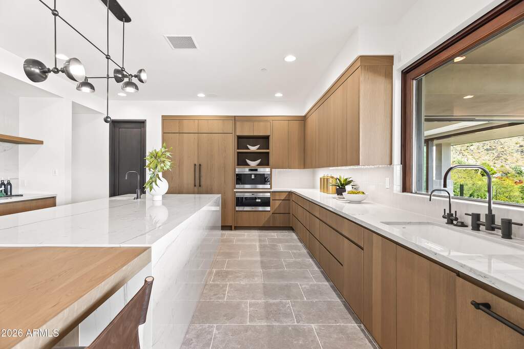 5 Bedroom Single Family Home/House's Image 13