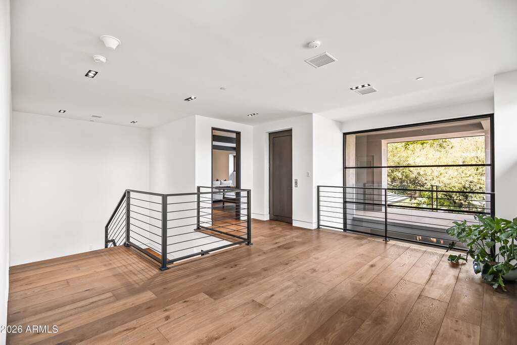 5 Bedroom Single Family Home/House's Image 32