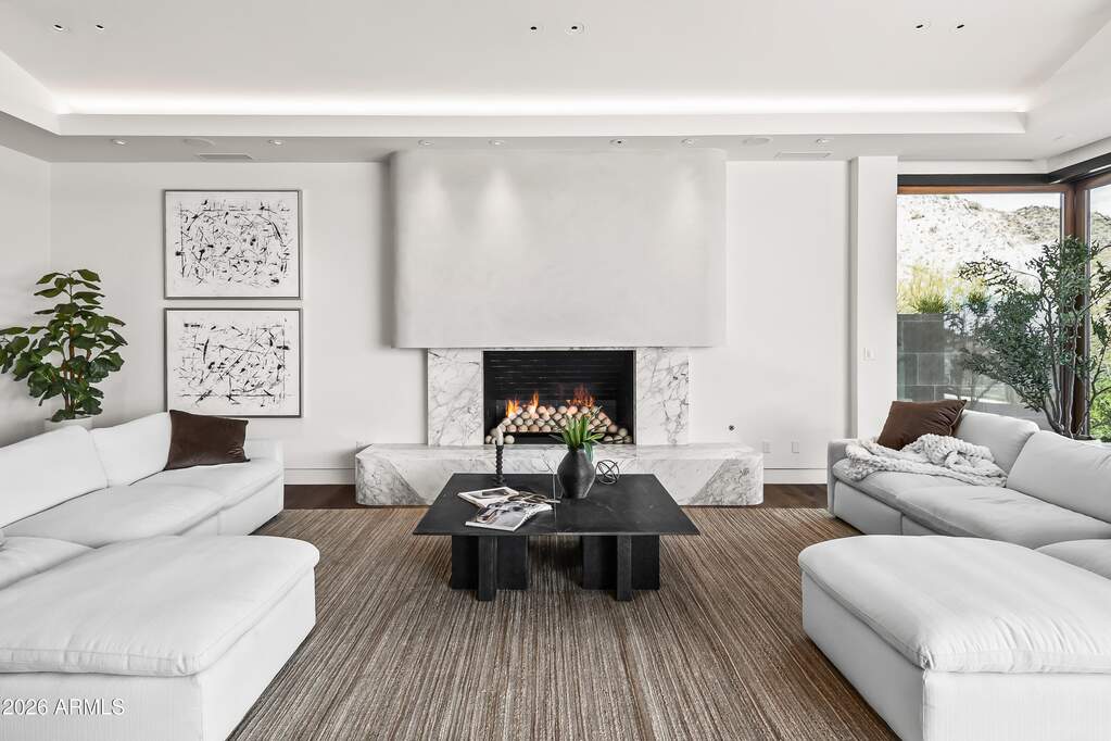5 Bedroom Single Family Home/House's Image 3