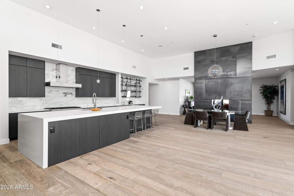 5 Bedroom Single Family Home/House's Image 8