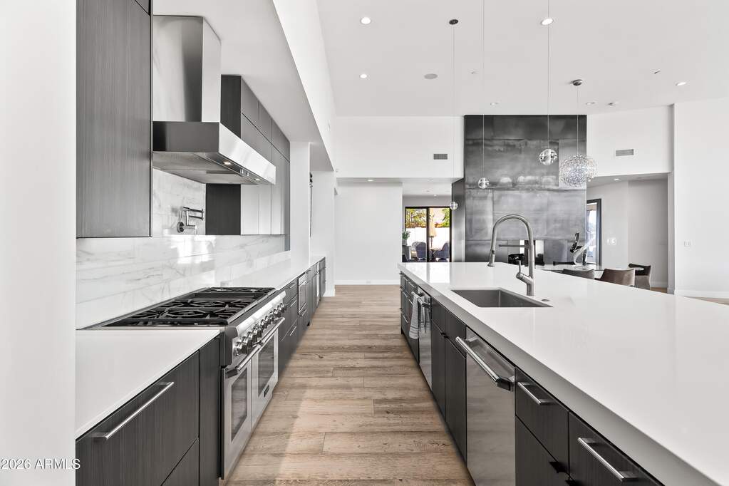 5 Bedroom Single Family Home/House's Image 9