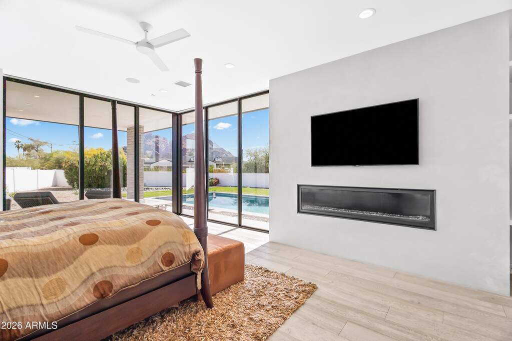 5 Bedroom Single Family Home/House's Image 11