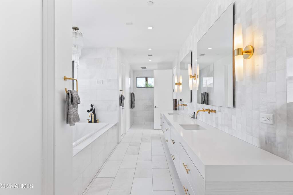 5 Bedroom Single Family Home/House's Image 14