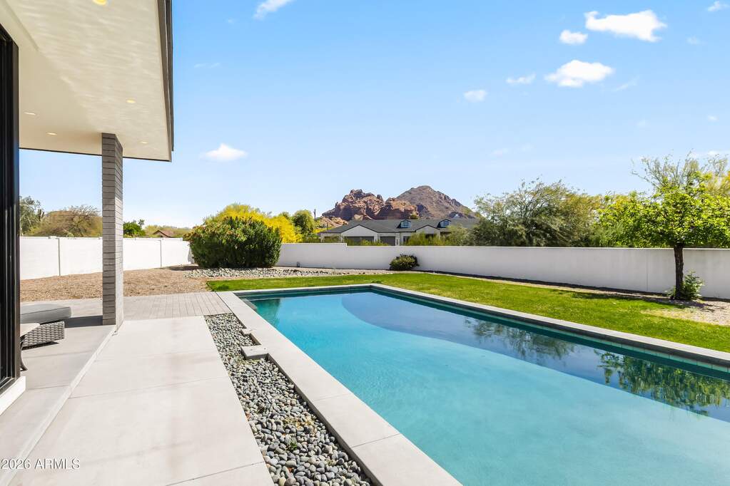 5 Bedroom Single Family Home/House's Image 27