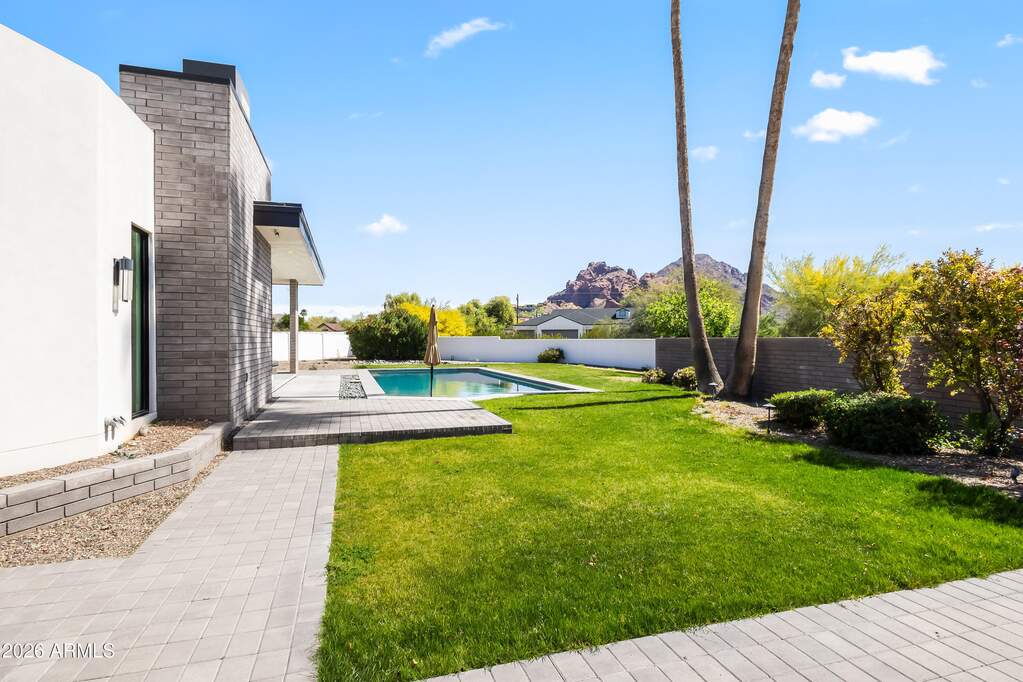 5 Bedroom Single Family Home/House's Image 28