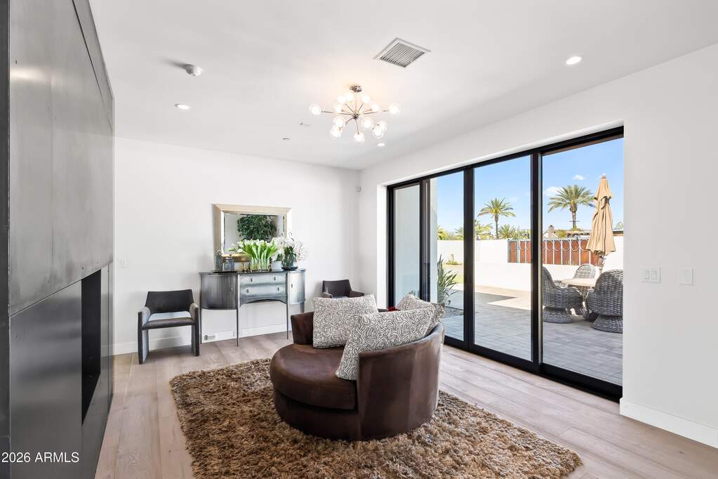 5 Bedroom Single Family Home/House's Image 4